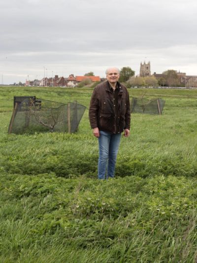 Here is Councillor Michael de Whalley posing in the middle of Beuys’ Acorns at the edge of the town. He was instrumental in finding the funding and the permissions and generally making it happen. This means that we now have Ackroyd & Harvey’s significant work of art just by King’s Lynn but also that this land is protected for ever as part of a town green and next to a community orchard. Michael’s picture is being taken by Myka Baum of the new studio.baum and is one of our residency partners. This is all in aid of Michael’s candidacy as a new Independent Councillor for the Borough of King’s Lynn. Also Happy anniversary to Gustav Metzger former town resident, who would have loved this project contemporary_and_country ackroydharvey culturedeclares bcklwn hardingspits remembernaturemetzger hauserwirth